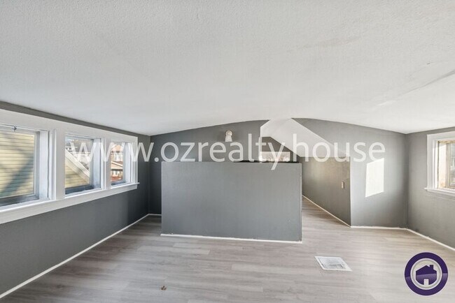 Building Photo - 4319 Parrakeet Ave