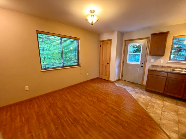 Building Photo - 3809 Cliffside Dr