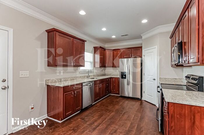 Building Photo - 1619 Eastway Dr