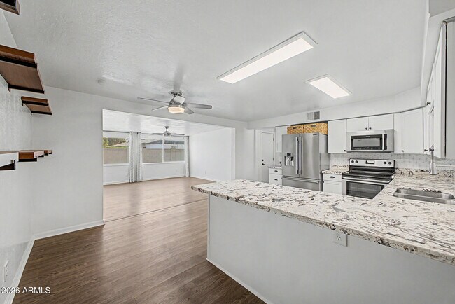Building Photo - 1711 W Montecito Ave