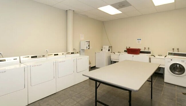 Building Photo - Sheridan