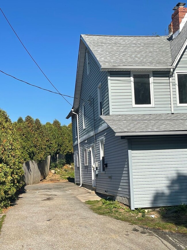 Building Photo - Twin Home in Marshallton Area