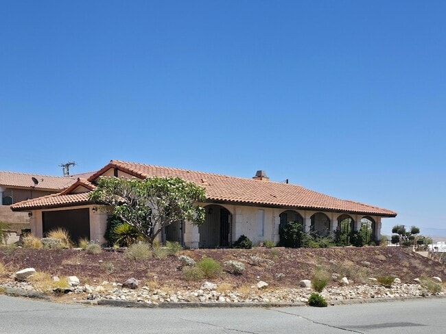Building Photo - 12800 Avenida Alta Loma
