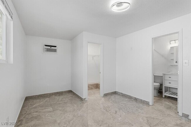 Building Photo - 3760 Briarwood Ave