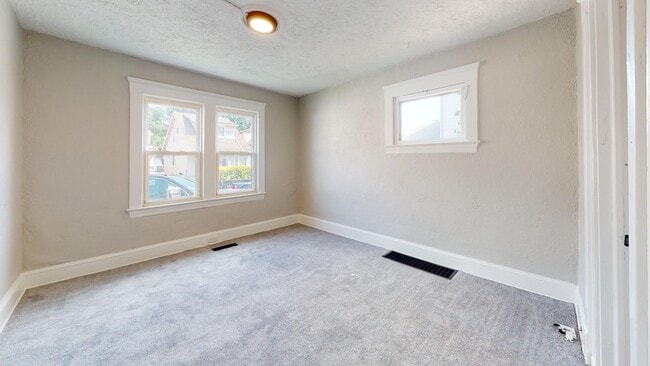 Building Photo - Old Brooklyn - 3 Bedroom Single Family Home