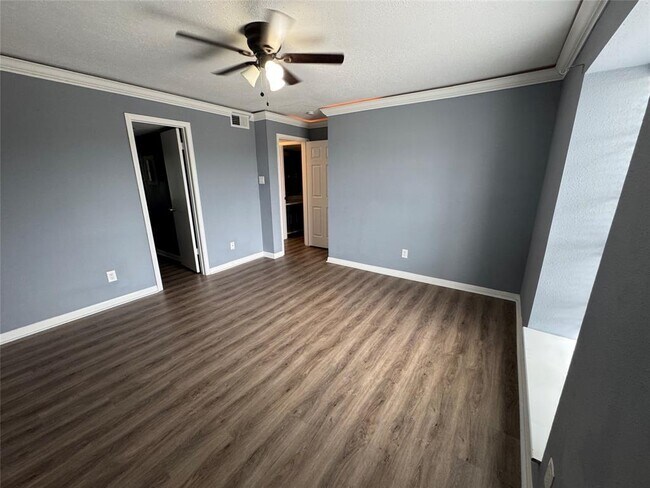 Building Photo - 12100 Overbrook Ln