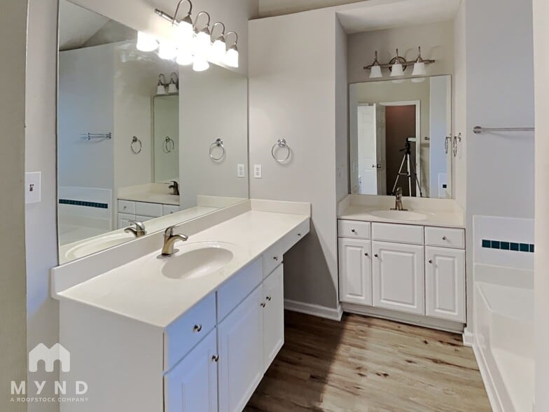 Building Photo - 839 Whitehaven Ln