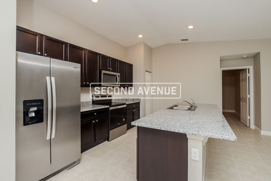 Building Photo - 550 Waterside Rd SE