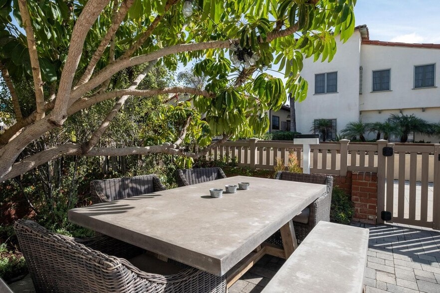 Building Photo - 63 9th Ct