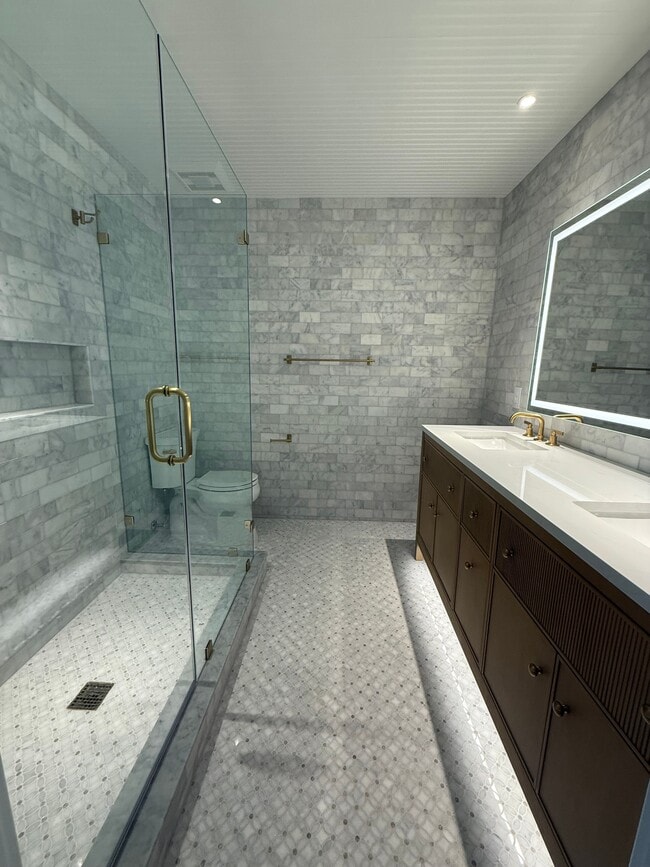 Building Photo - 345 Bradley Dr