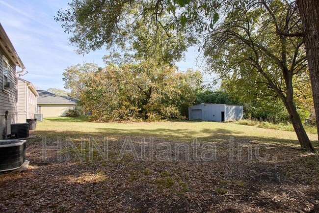 Building Photo - 156 Hedges St SE