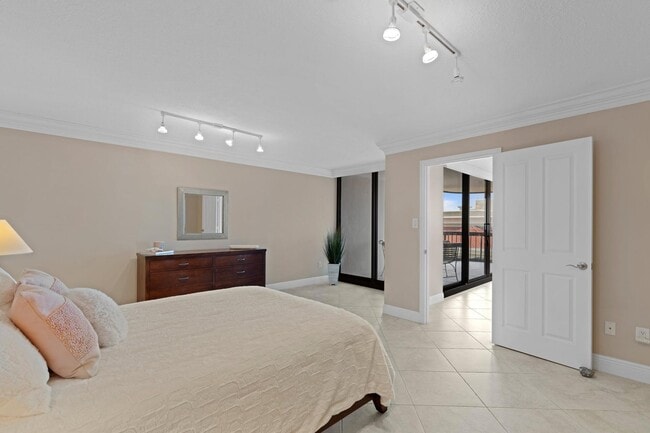 Building Photo - 5380 N Ocean Dr