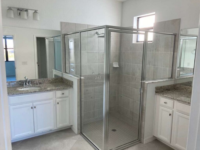 Building Photo - 3261 Altimira Dr