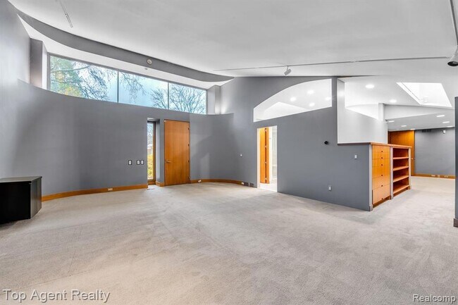 Building Photo - 5760 Snowshoe Cir