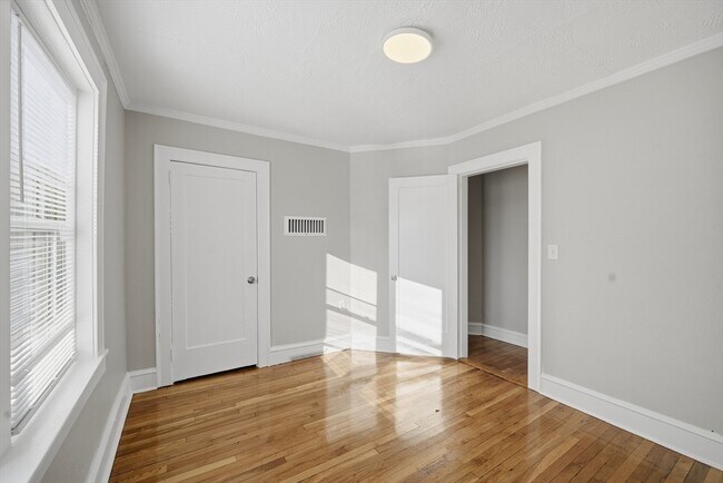 Building Photo - 62 Warner St