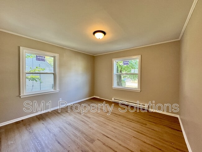 Building Photo - 1020 Nancy Ln SE