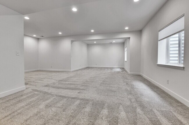 Building Photo - $4,850 - Spacious 5-Bed, 3.5 bath Home wit...