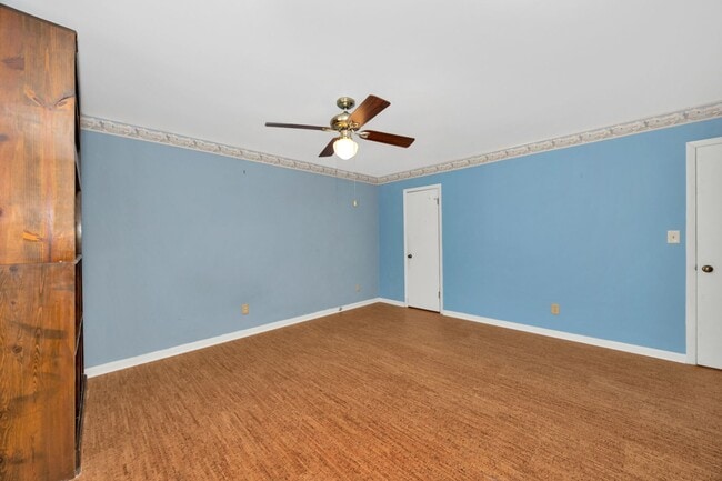 Building Photo - Spacious & Charming in Scottsboro!