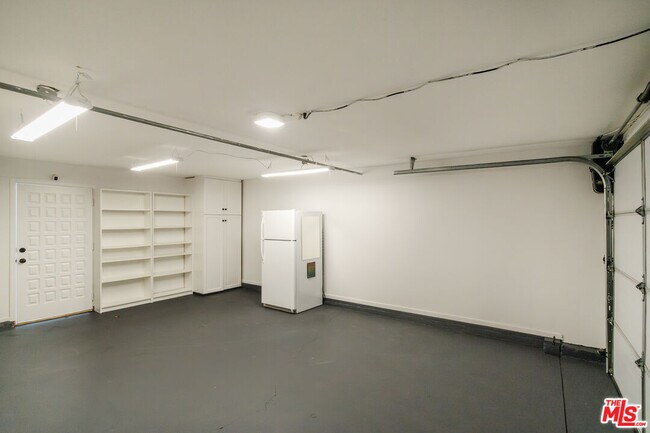 Building Photo - 609 21st Pl