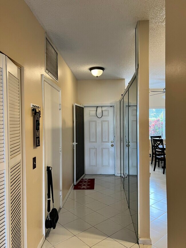 Building Photo - 6787 Via Regina