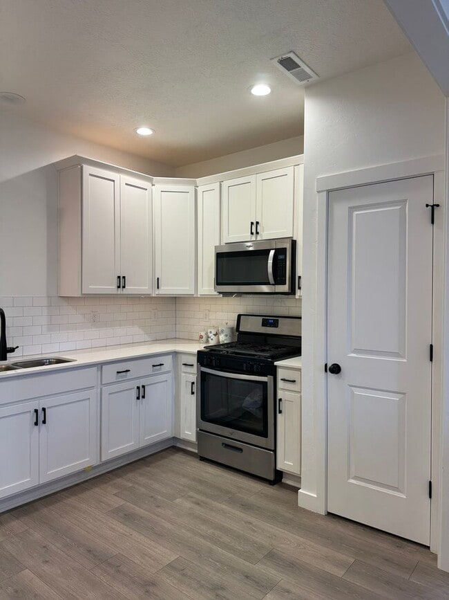 Building Photo - Gorgeous Home in Daybreak!!!