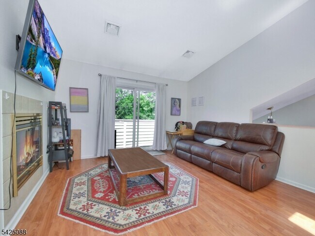 Building Photo - 9 Teal Ln