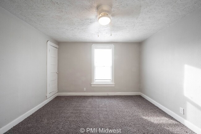 Building Photo - Charming 2-Bedroom Duplex in Indianapolis ...