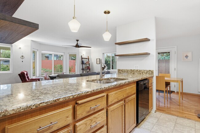 Building Photo - 5003 NE Mason St