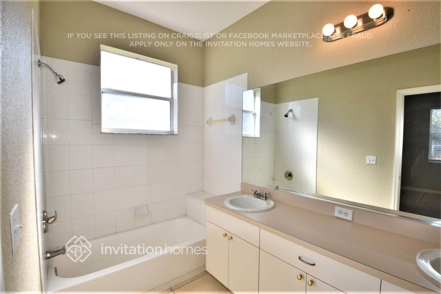 Building Photo - 2844 Wells Ave