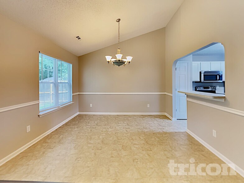 Building Photo - 1026 Summit Hills Dr