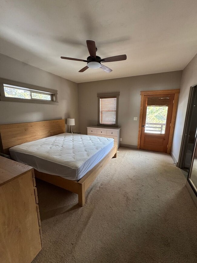 Building Photo - Fully Furnished Mountain Home with Private Deck