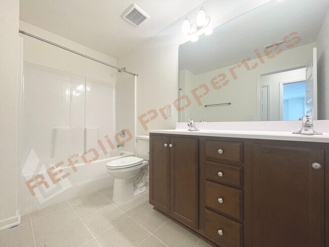 Building Photo - Gorgeous 5 Bedroom, 2.5 Bath Home with Fir...