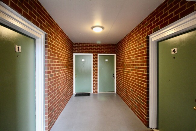 Building Photo - 3 bedroom condo for rent with great sunris...