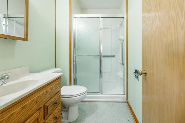 Building Photo - 212 Pine St