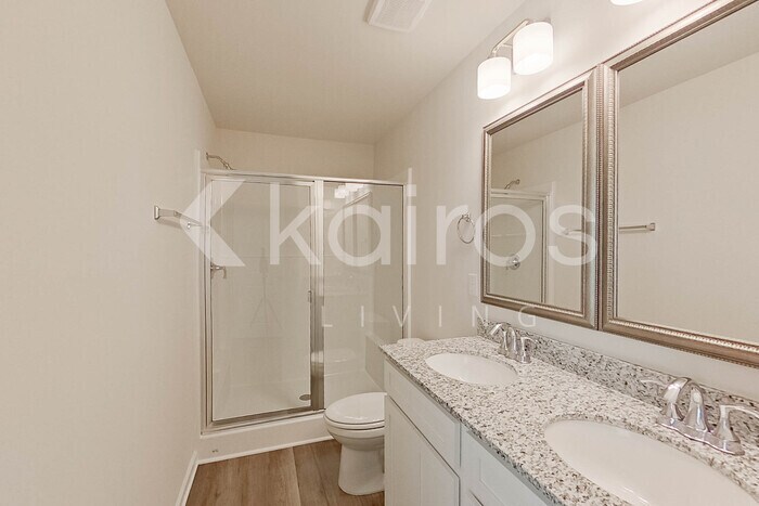 Building Photo - 2215 Banyon Cir