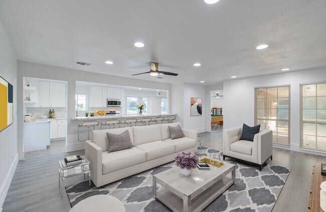 Building Photo - 556 Brandon Rd