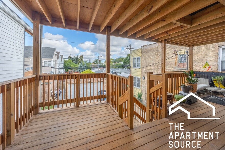 Building Photo - 3716 W Belmont Ave