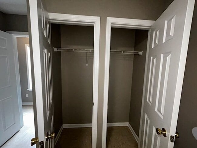 Building Photo - Newly Renovated 2 BR/1BA