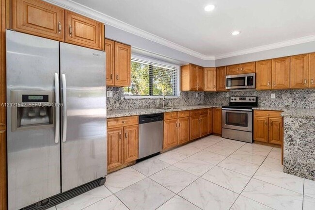 Building Photo - 913 SW 49th Ave