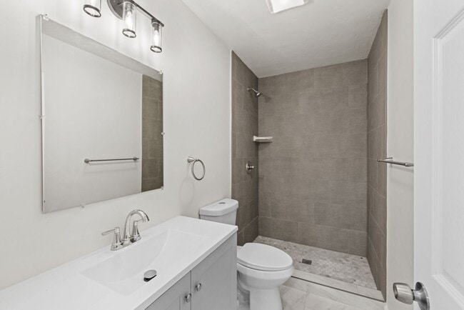 Building Photo - Nice 5 bedroom house on Ewing!