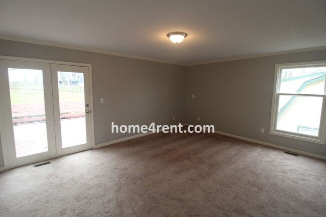 Building Photo - Gorgeous Lake Home w/ Beautiful Walking Tr...