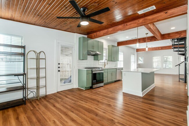 Building Photo - Beautiful Craftsman Style in Junius Heights!