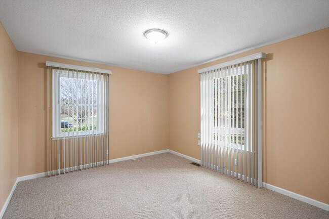 Building Photo - Move-In Special Available! Charming 3-Bedroom Home for Rent in Sango – Spacious Corner Lot