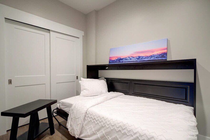 Building Photo - 110 W Beall St