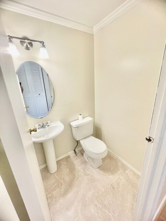 Building Photo - 3 bed- 1.5 Bath- Bridgeville Pa