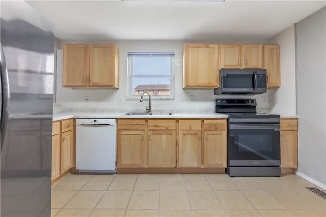 Building Photo - 6117 Charlesgate Rd