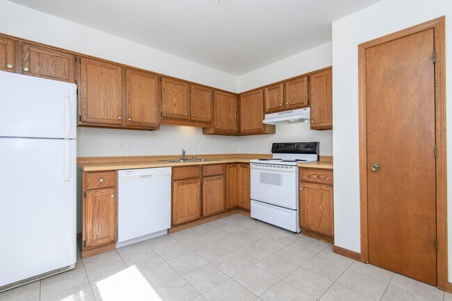 Building Photo - 208 Applewood Ln
