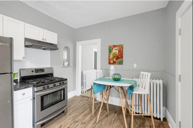 Building Photo - 1055 7th St W