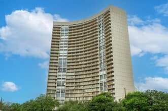 Building Photo - 6211 W Northwest Hwy