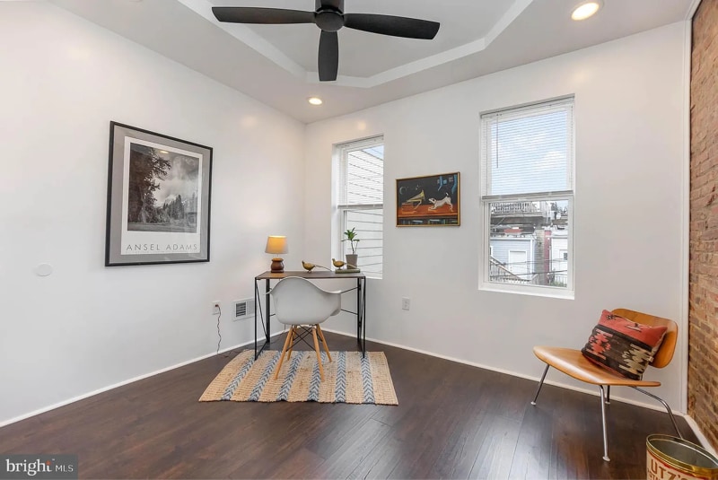 Building Photo - 708 S Curley St